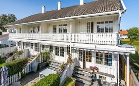 Sentralt I Stavern Med Gangavstand Til Strand